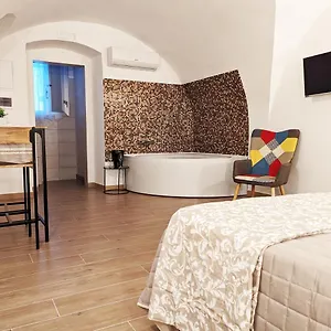 Ravi Suite, Romantico Rifinito Con Vasca A Vista Appartamento